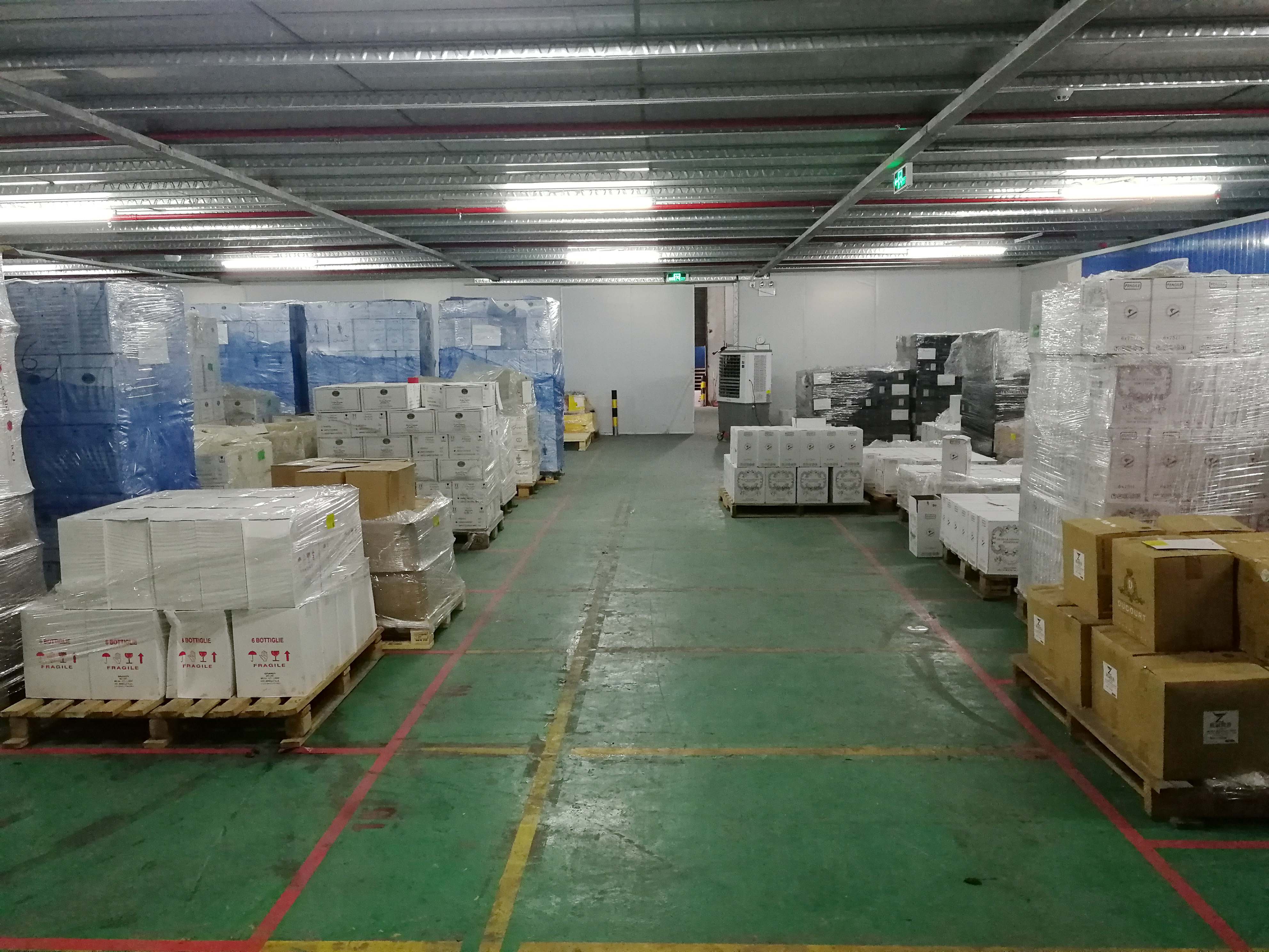 颜龙车行门店 高效仓储服务，保障您的爱车无忧